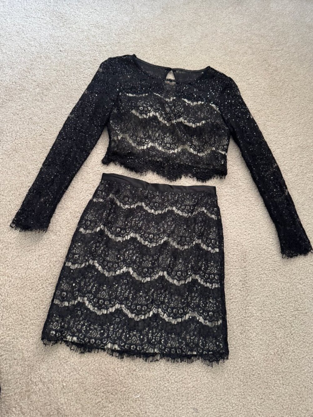 LE CHÂTEAU Black Lace & Sequin Two-Piece Set – Size 3
